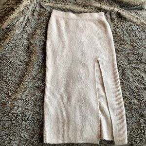 🌸 🌸Brand new form fitting high waisted skirt🌸🌸